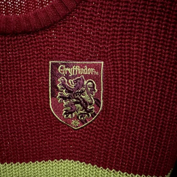 Harry Potter GRYFF QUIDDITCH SWEATER Sz L Gryffindor Color Block Cranberry Gold - Picture 2 of 4